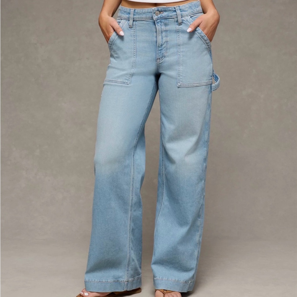 AE Dreamy Drape Stretch Super High-Waisted Baggy Wide-Leg Light Wash Jean
